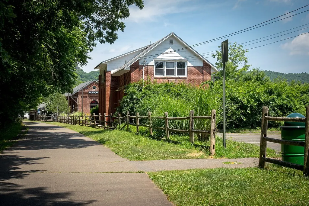 Mount Carmel railroad station building