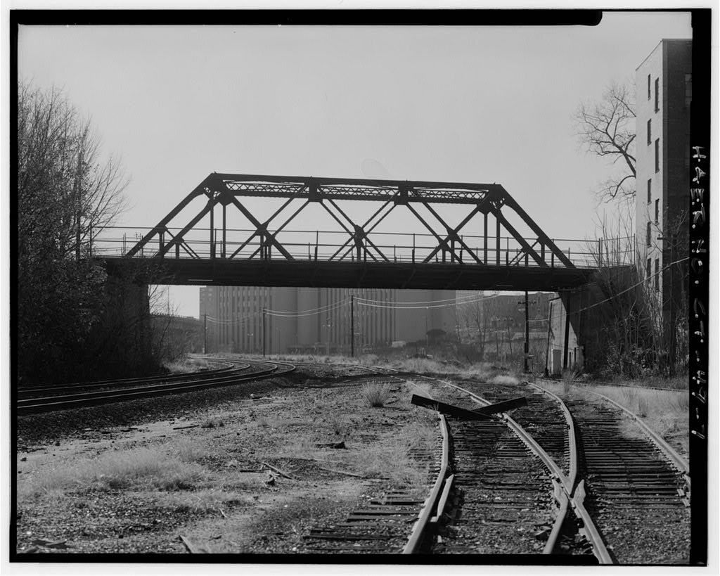NORTH ELEVATION, VIEW SOUTHWEST - Walnut Street Railroad Bridge, Walnut Street over AMTRAK, Hartford, Hartford…