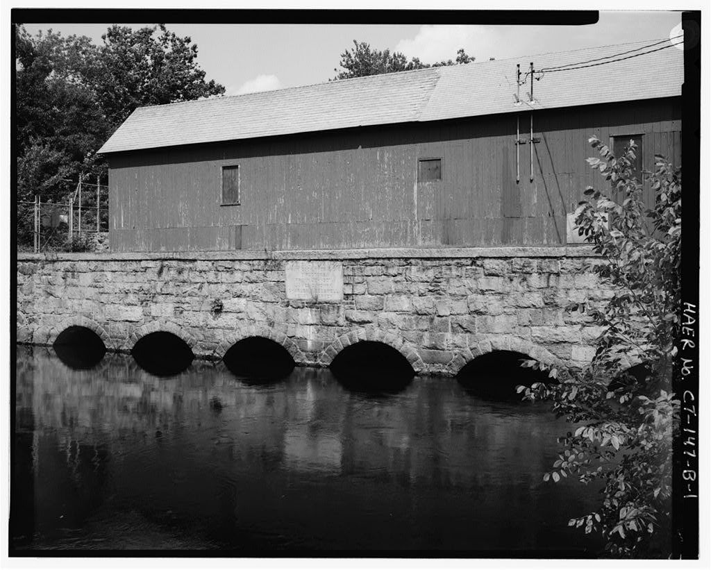 View north, general view showing south wall of bulkhead and archways for water passages; gatehouse