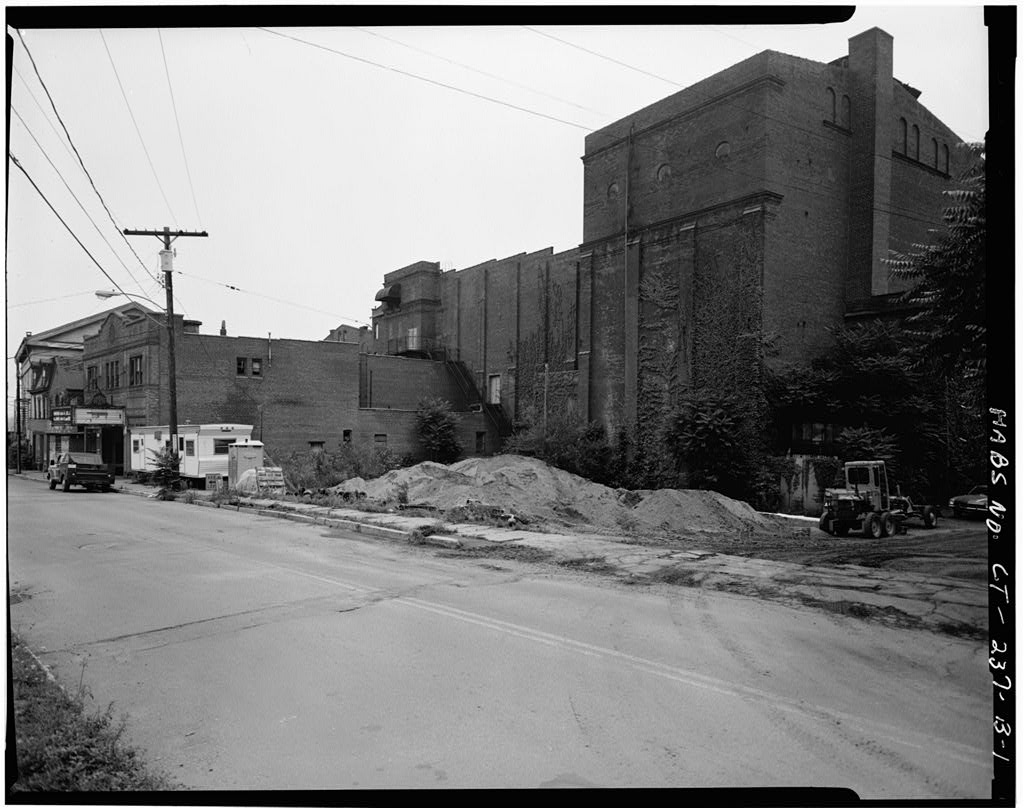 1.  EXTERIOR, NORTH ELEVATION - Metro South Historic District, Middlesex Theater, 109-111 College Street, Middletown, Middlesex County, CT · July 1980