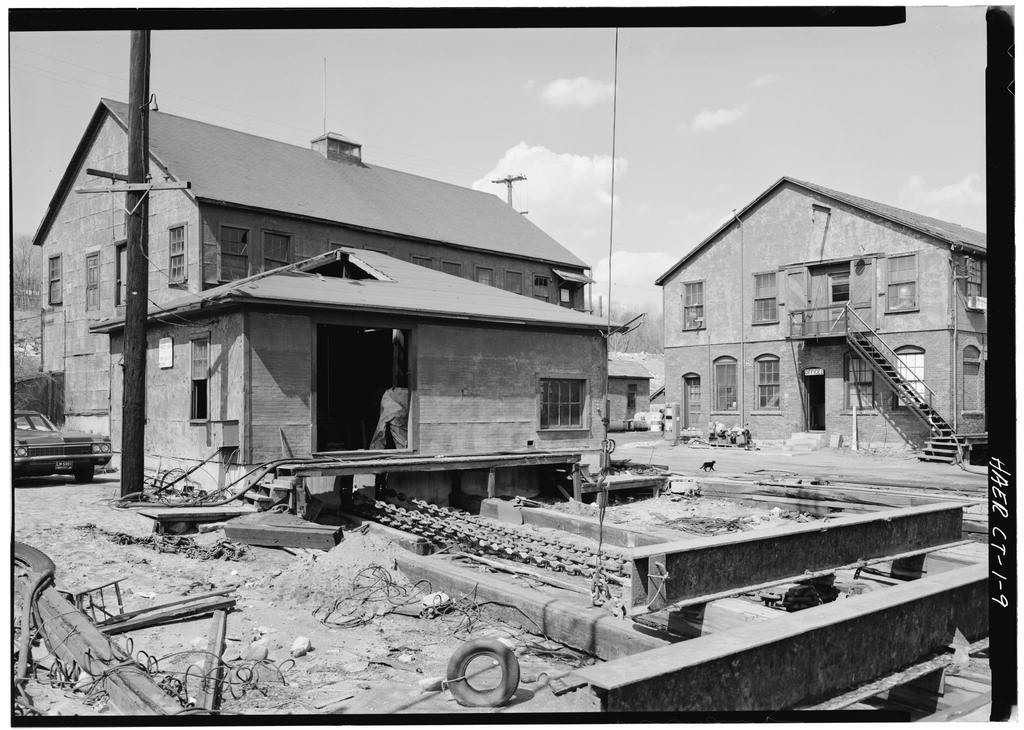 Headhouse (1919), to left, foreground; Storage and Joiner Shop in back; Marine Railway Headhouse and Offices, to right
