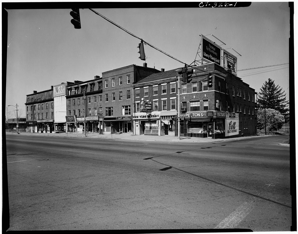 1.  EXCHANGE BLOCK, LOOKING NORTHEAST - Exchange Block, 108-150 Main Street, Middletown, Middlesex County, CT · April 30, 1978